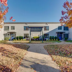 Flat Across From Vanderbilt -205 Nashville
