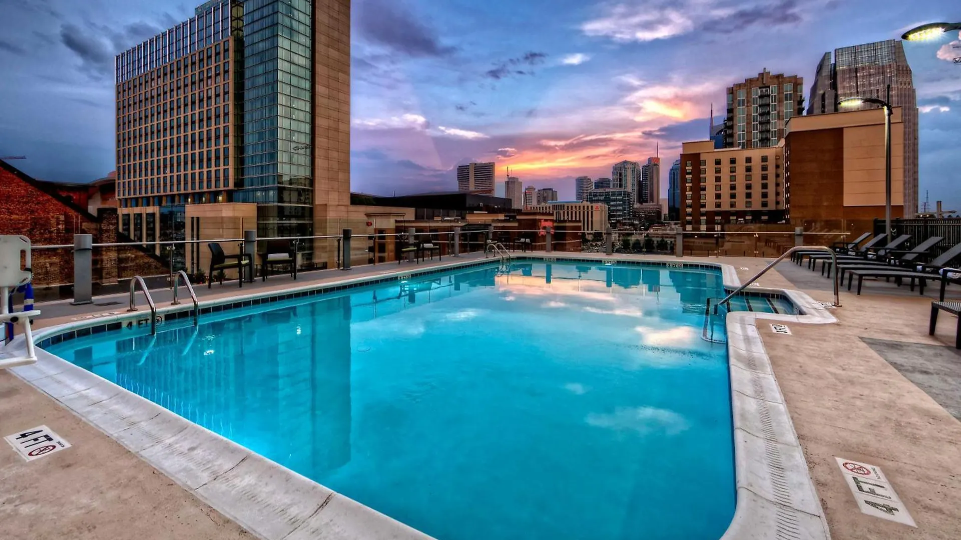 Hilton Garden Inn Nashville Downtown Convention Center Hotel