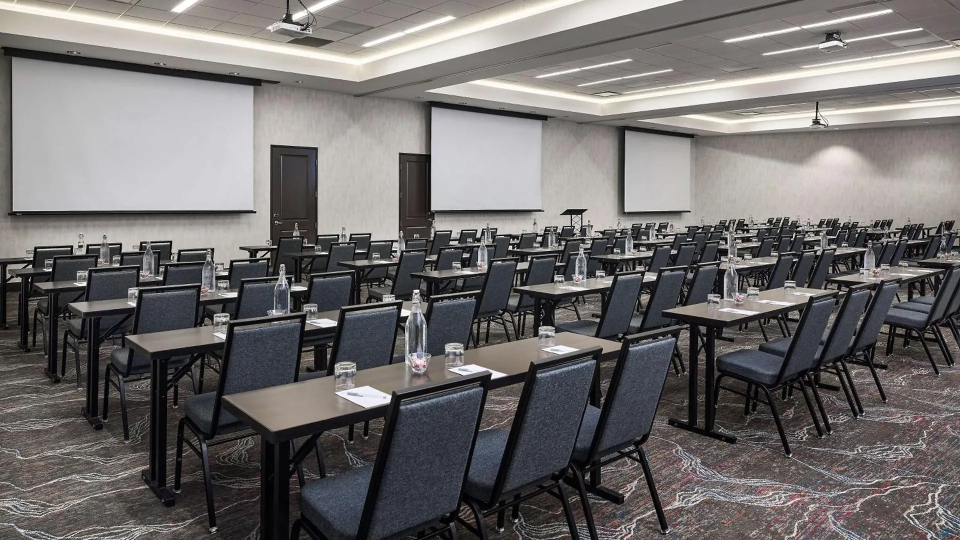 Hilton Garden Inn Nashville Downtown Convention Center